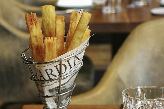 Macarfi_bravas_informal